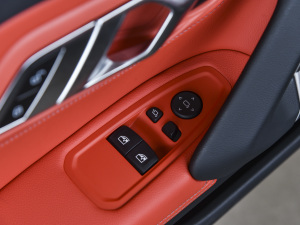 2022款改款 M40i M运动性能版 主驾车窗控制区	
