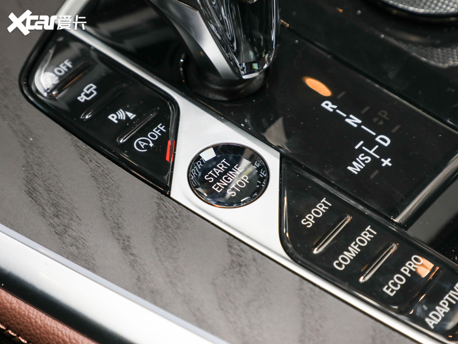 2022RX7 xDrive40i IͺAb