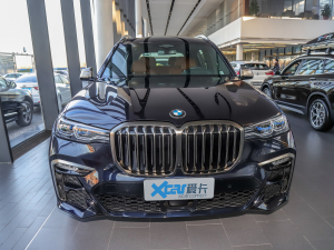 2022xDrive M50i w^