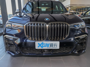 2022xDrive M50i ^