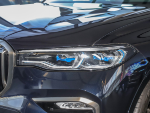 2022xDrive M50i ^