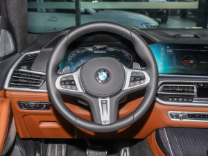 2022xDrive M50i п؅^