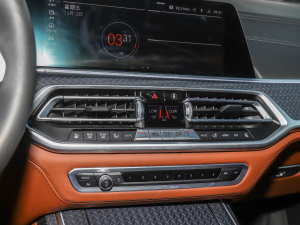 2022xDrive M50i п؅^