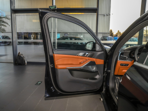 2022xDrive M50i п؅^