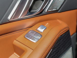 2022xDrive M50i п؅^(q)