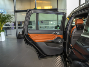 2022xDrive M50i п؅^