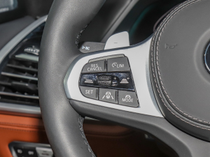 2022xDrive M50i п؅^(q)