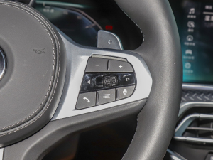 2022xDrive M50i п؅^(q)