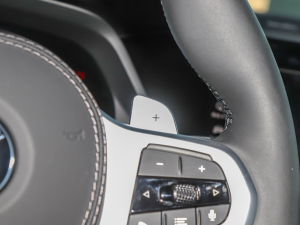 2022xDrive M50i п؅^(q)