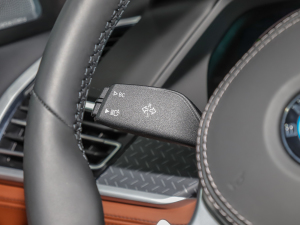 2022xDrive M50i п؅^(q)