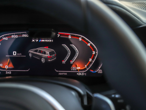 2022xDrive M50i п؅^(q)