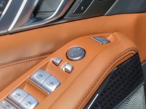 2022xDrive M50i п؅^(q)