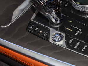 2022xDrive40i M\b п؅^