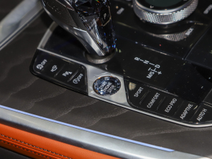 2022xDrive40i M\b п؅^