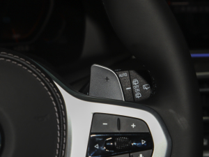 2022xDrive40i M\b п؅^