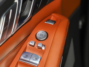 2022xDrive40i M\b п؅^