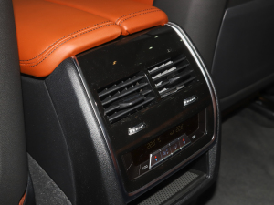 2022xDrive40i M\b п؅^