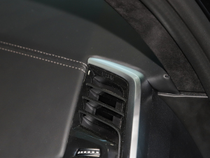 2022xDrive40i M\b п؅^