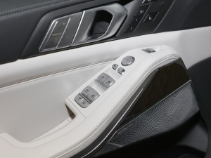 2022xDrive40i M\b {܇ƅ^	