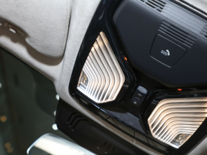 2022xDrive40i M\b п؅^