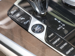 2022xDrive40i M\b п؅^