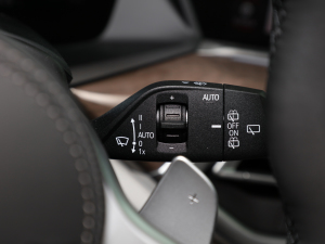 2022xDrive40i M\b п؅^