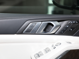 2022xDrive40i M\b п؅^