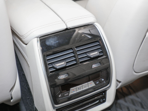 2022xDrive40i M\b п؅^(q)