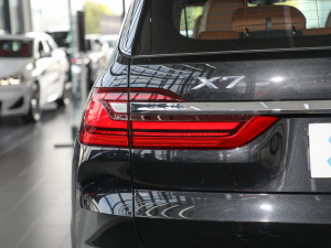 2022xDrive40i ͺAb ^