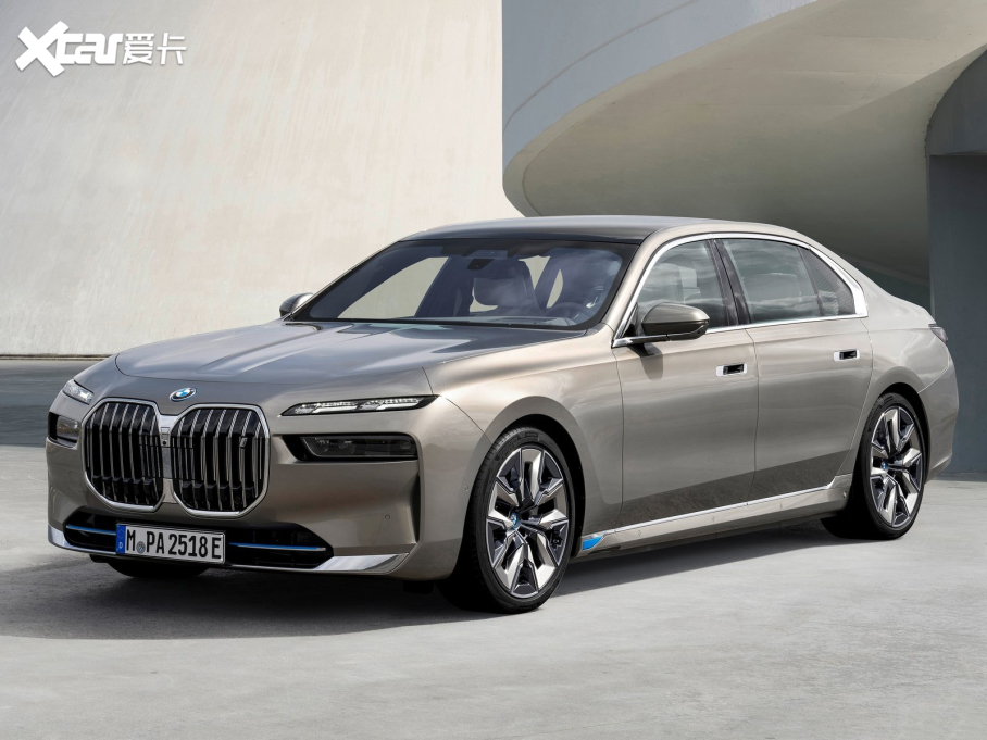 2023��Ri7 xDrive60L M�\�����b