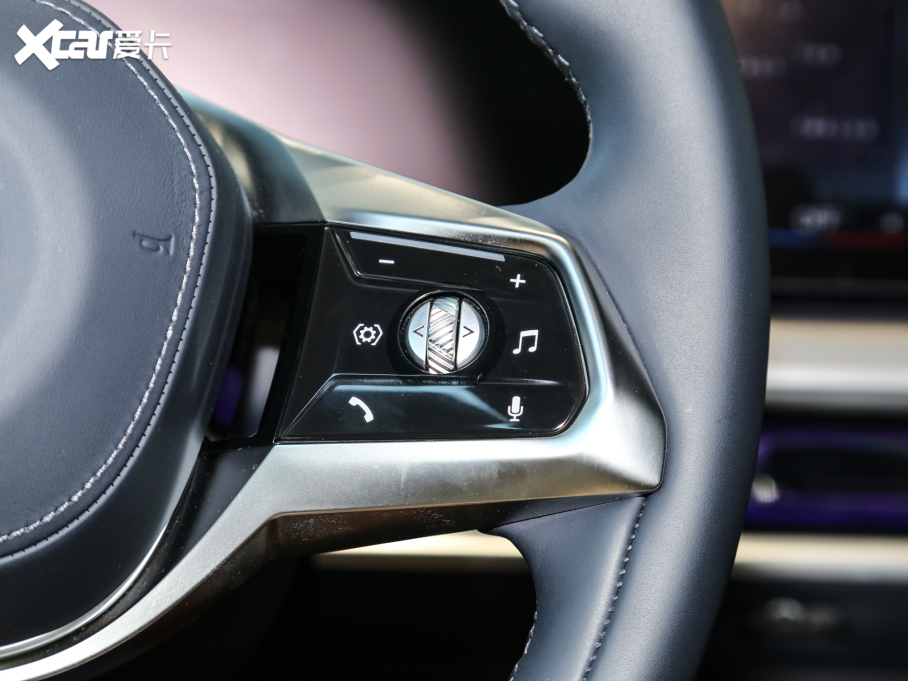 2023Ri7 xDrive60L Ab