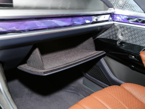 2023款xDrive60L 豪华套装 手套箱