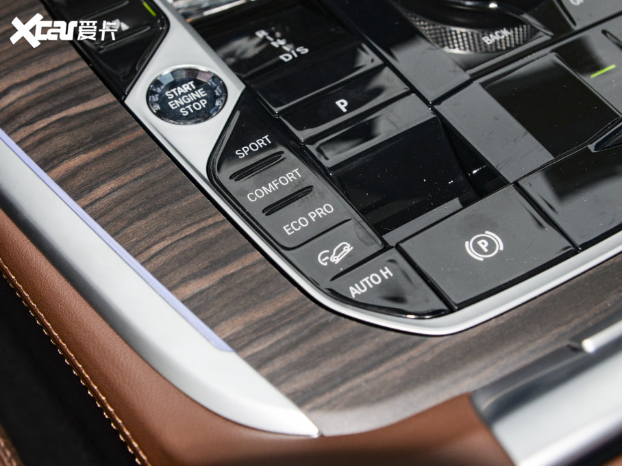 2023RX7 xDrive40i IͺAb