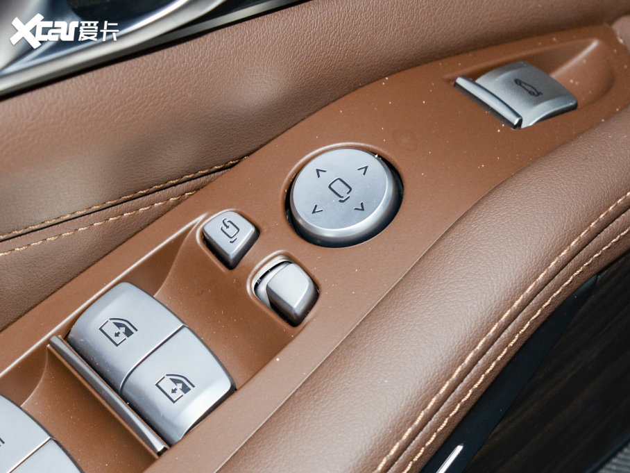 2023RX7 xDrive40i IͺAb