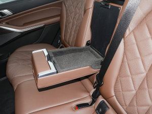 2023xDrive40i IͺAb g