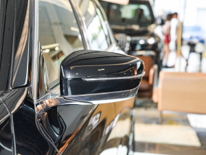 2022740Li xDrive  M\b ^