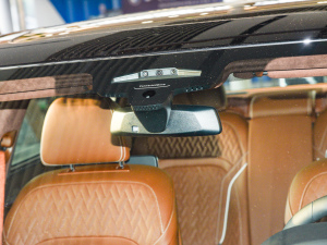 2022740Li xDrive  M\b ^