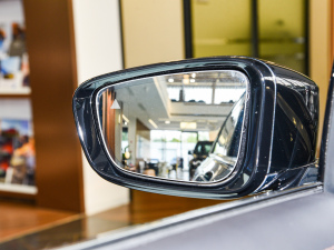 2022740Li xDrive  M\b ^