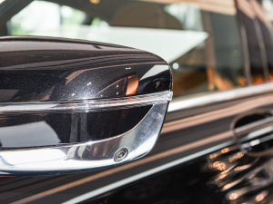 2022740Li xDrive  M\b ^