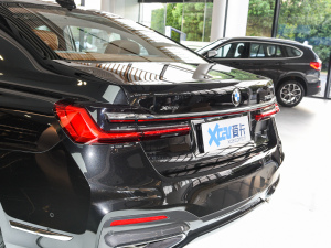 2022740Li xDrive  M\b ^