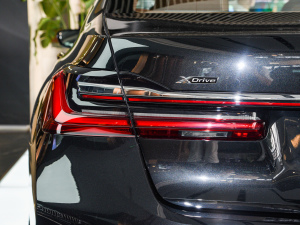 2022740Li xDrive  M\b ^