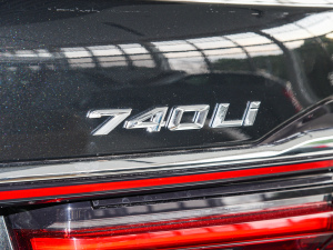 2022740Li xDrive  M\b ^