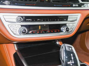 2022740Li xDrive  M\b {{(ji)