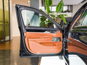 2022740Li xDrive  M\b {λ܇T