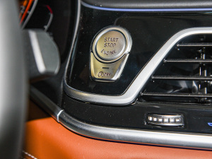 2022740Li xDrive  M\b п؅^