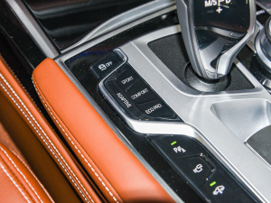 2022740Li xDrive  M\b п؅^