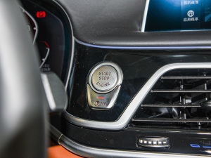 2022740Li xDrive  M\b п؅^