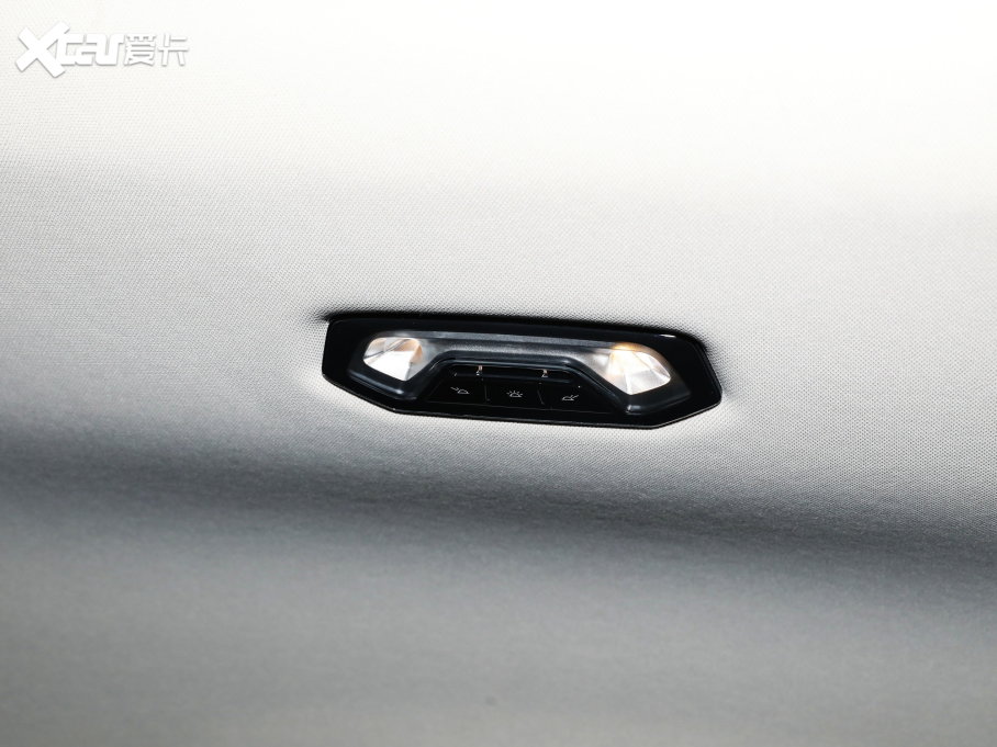 2023R2ϵpT 225i M\ҹb