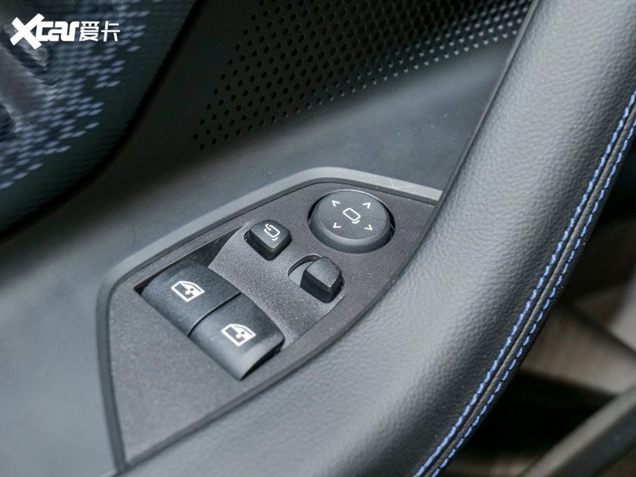 2023��R2ϵ�p�T M240i