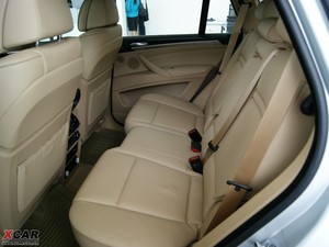 2009款xDrive4.8i 豪华版 后排空间